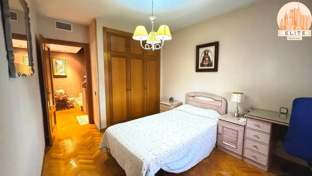 Habitación de Casa adosada en venta en Torrejón de la Calzada con Aire acondicionado, Calefacción y Jardín privado
