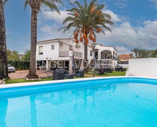 Vista exterior de Casa o xalet en venda en Carcaixent amb Aire condicionat, Terrassa i Piscina