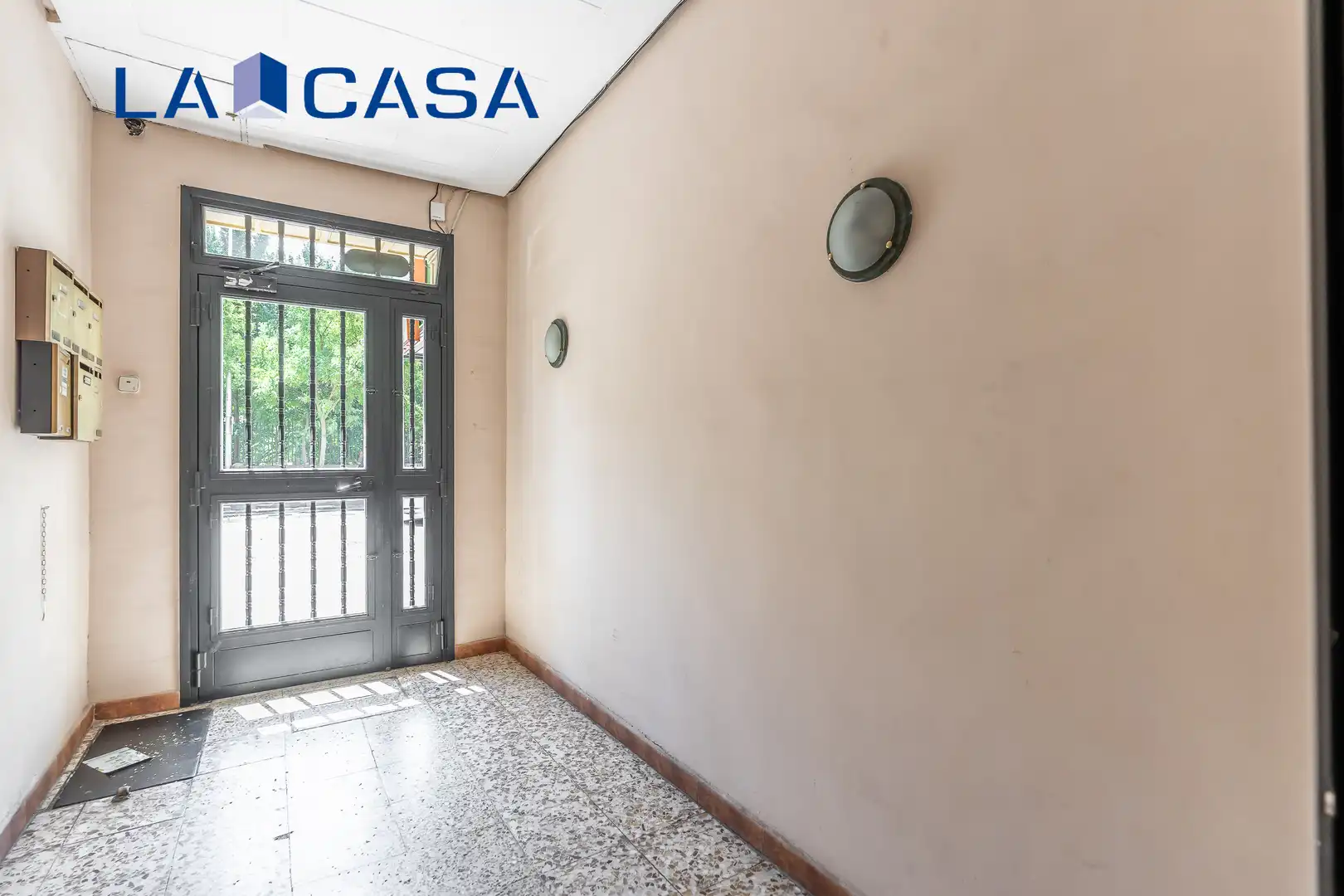 Vista exterior de Piso en venta en Madrid con Calefacción, Terraza y Trastero