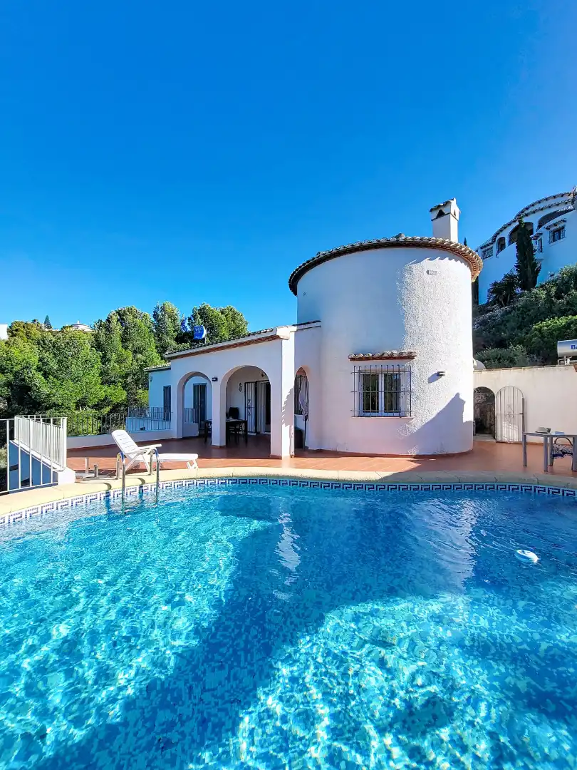 Chalet con piscina en venta en Avenida Pego 103, imagen 2