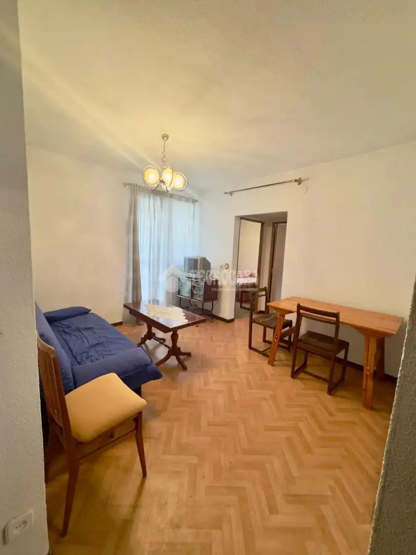 Sala d'estar de Pis en venda en Madrid