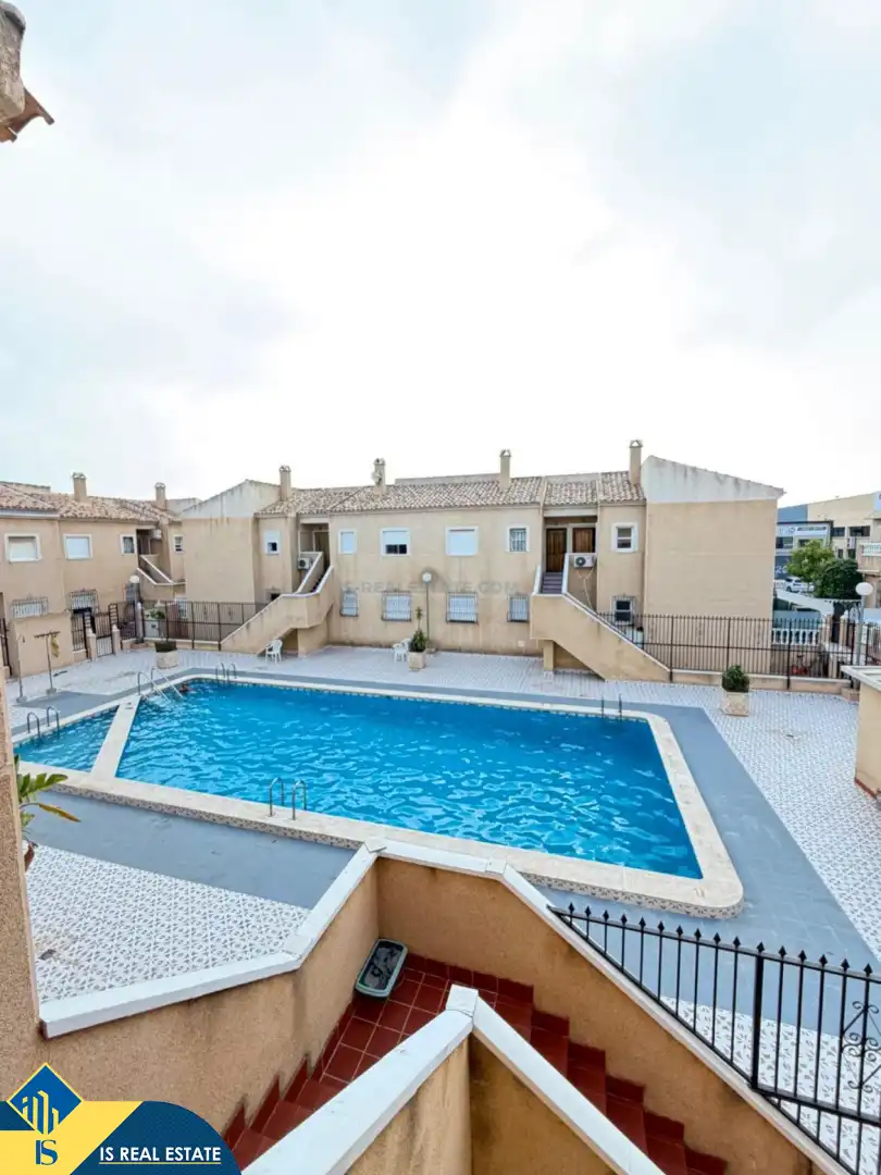 Bungalow amb piscina en venda a Nueva Torrevieja - Aguas Nuevas