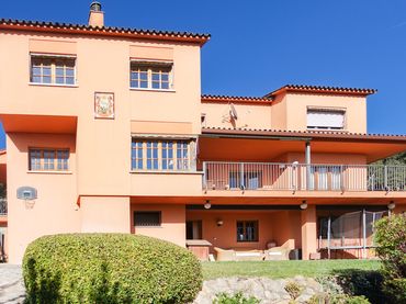 Casa amb piscina en venda a Carrer Pujada dels Lledoners