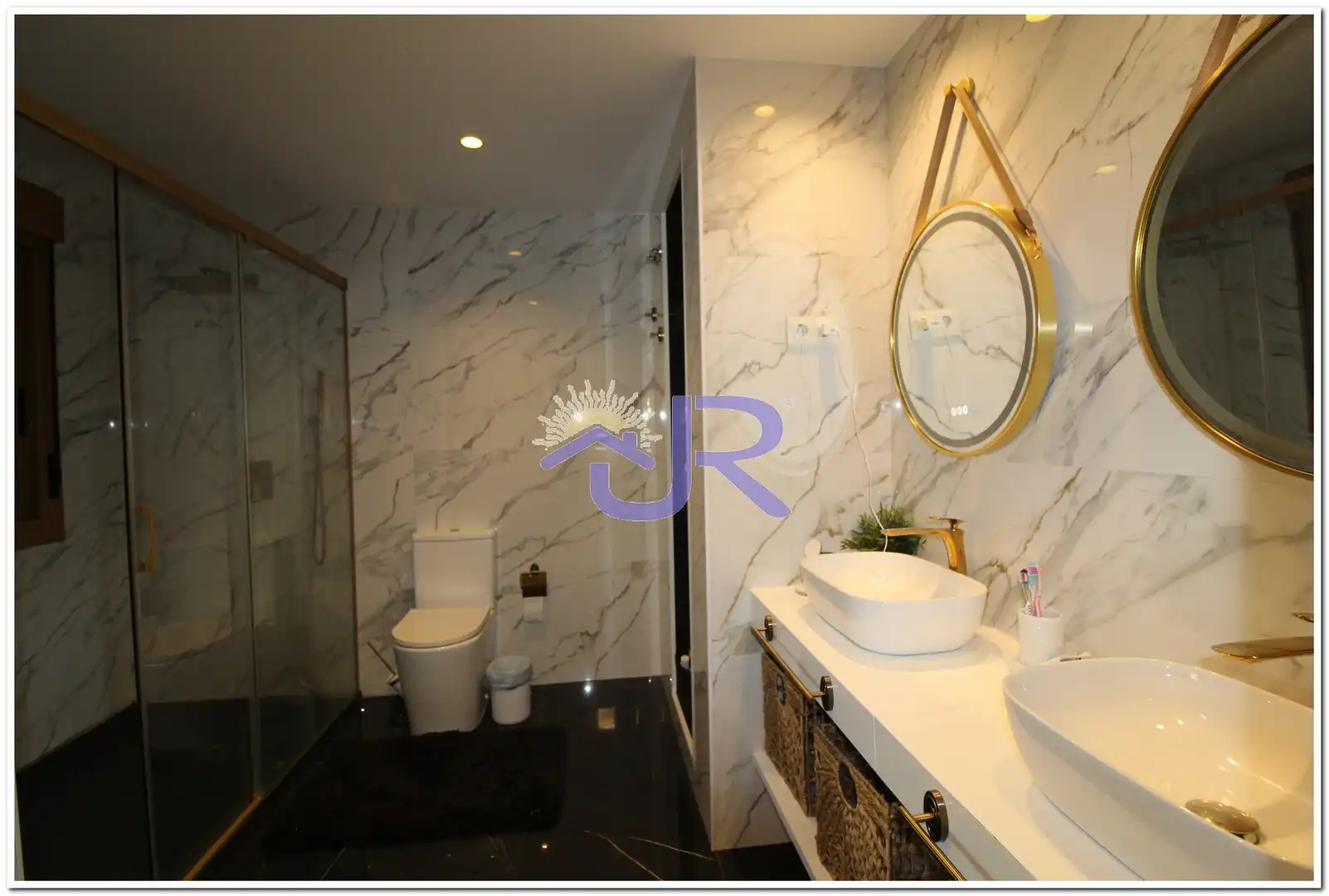 Bathroom of Houses for sale in Paracuellos de Jarama  with Air Conditioner, Private garden and Swimming Pool