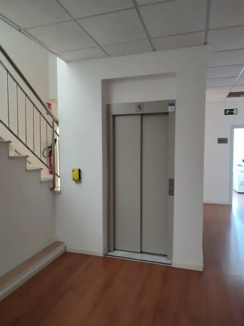 Nave industrial con ascensor en alquiler en Cerro - Amate, imagen 2