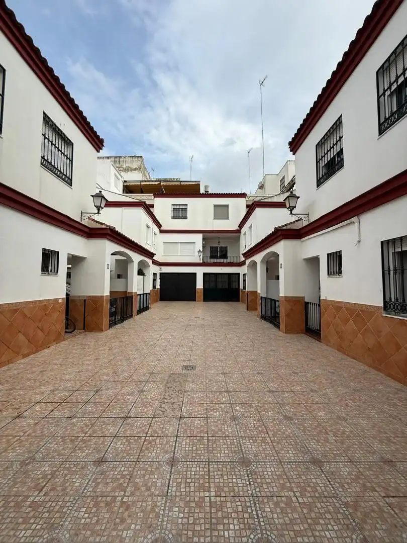 Detached homes for sale in Centro, Alcalá de Guadaira