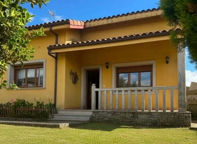Vista exterior de Casa o chalet en venta en Lalín con Calefacción, Jardín privado y Amueblado