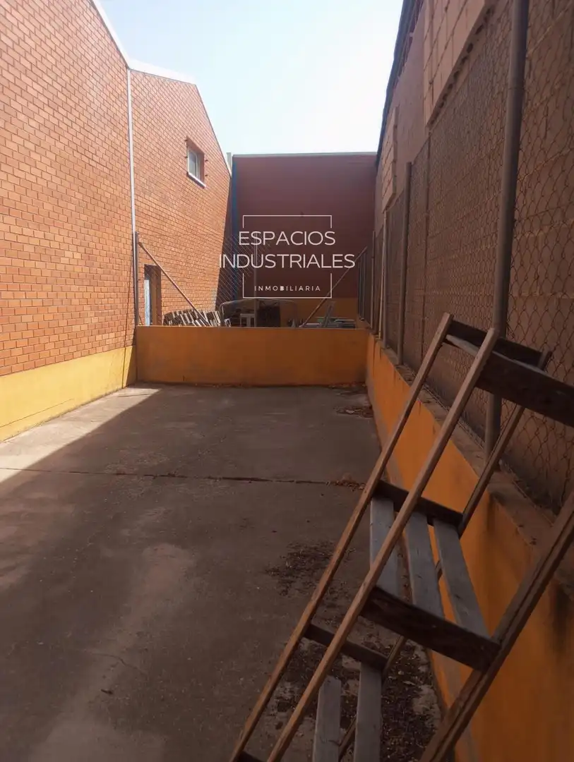 Parkplatz von Fabrikhallen zur Miete in Arganda del Rey