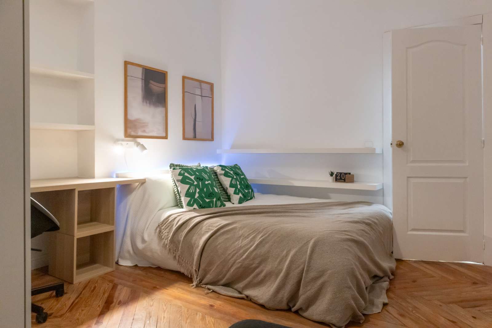 Bedroom of Flat to share in  Madrid Capital  with Air Conditioner and Terrace