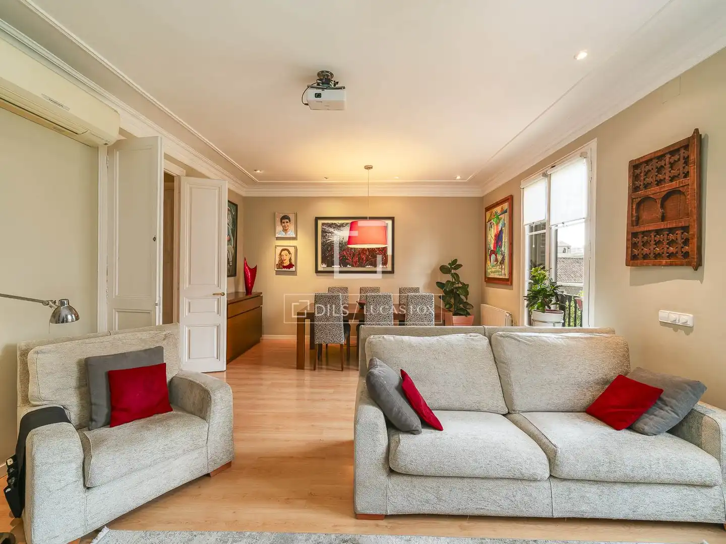 Wohnzimmer von Wohnung zum Verkauf in Barcelona mit Heizung und Balkon