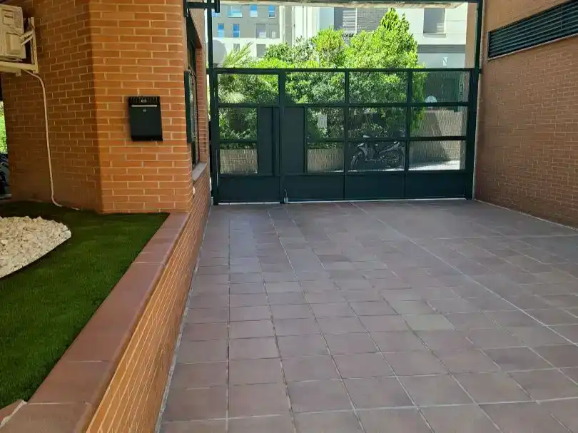 Terrassa de Pis en venda en  Madrid Capital amb Aire condicionat i Piscina