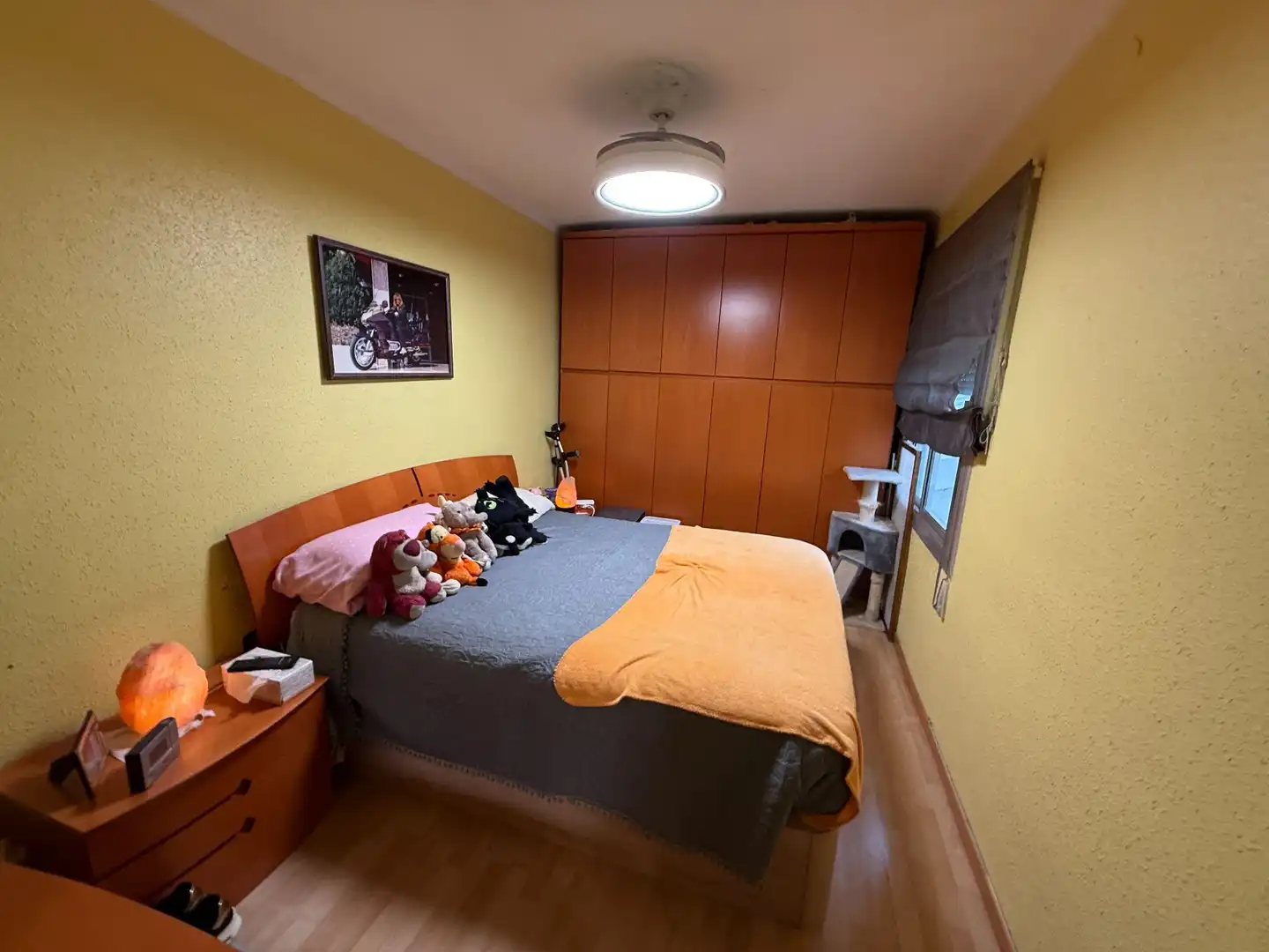 Schlafzimmer von Wohnung zum Verkauf in Santa Coloma de Gramenet mit Klimaanlage, Heizung und Terrasse