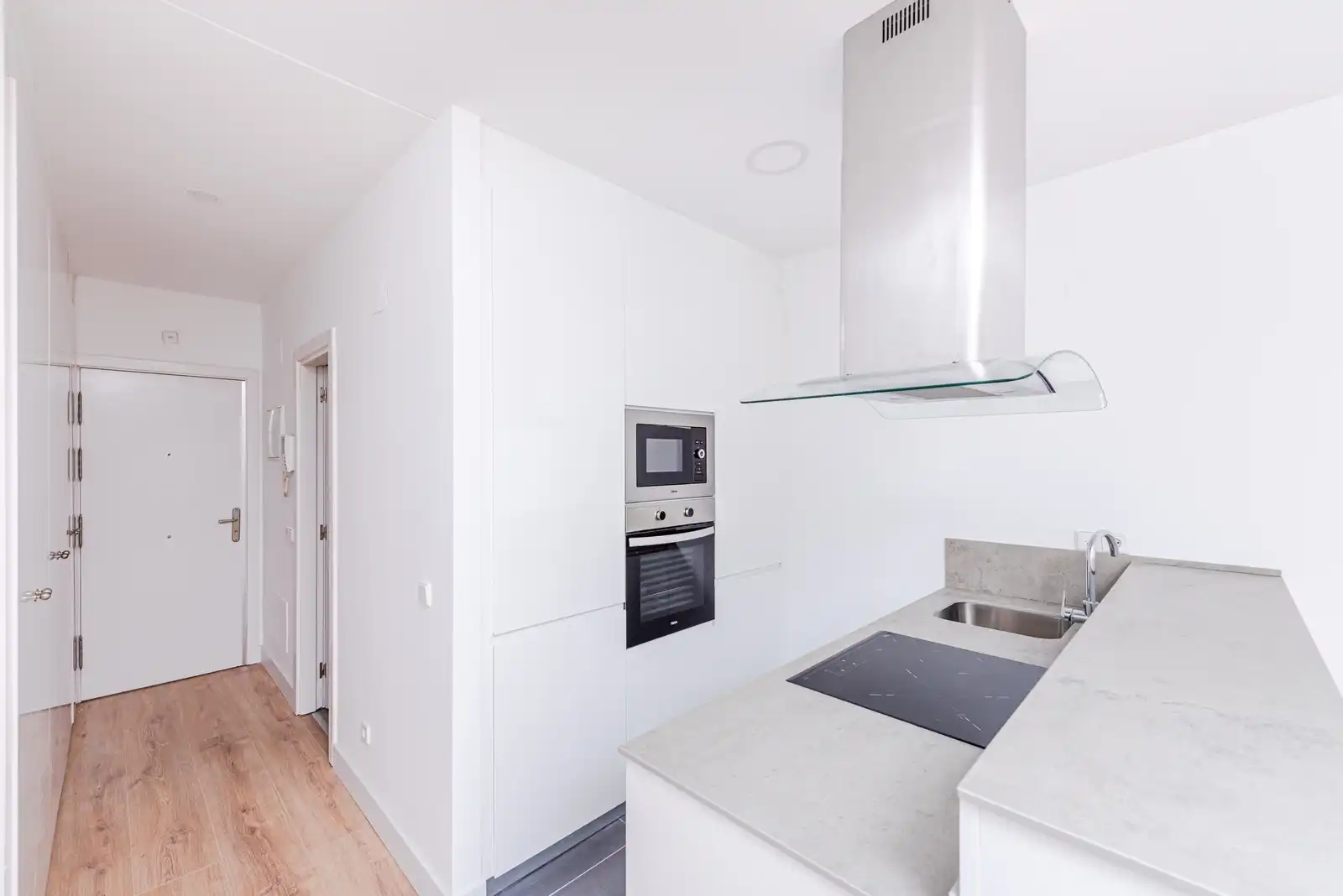 Cocina de Estudio en venta en Madrid con Aire acondicionado, Terraza y Trastero