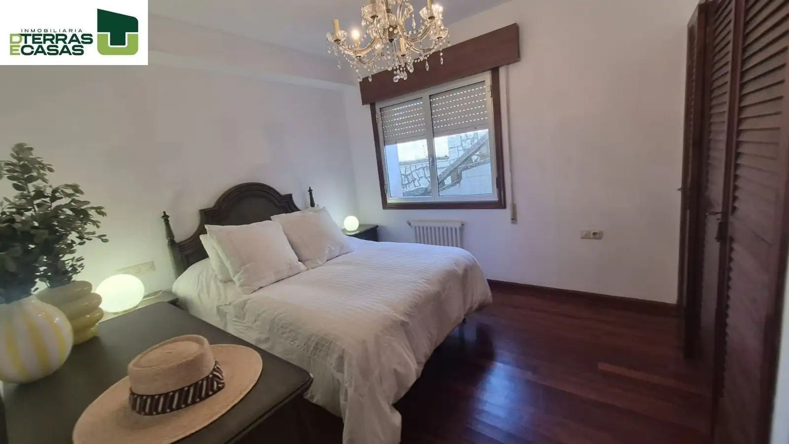 Schlafzimmer von Haus oder Chalet zur Miete in Sanxenxo mit Klimaanlage, Privatgarten und Parkett