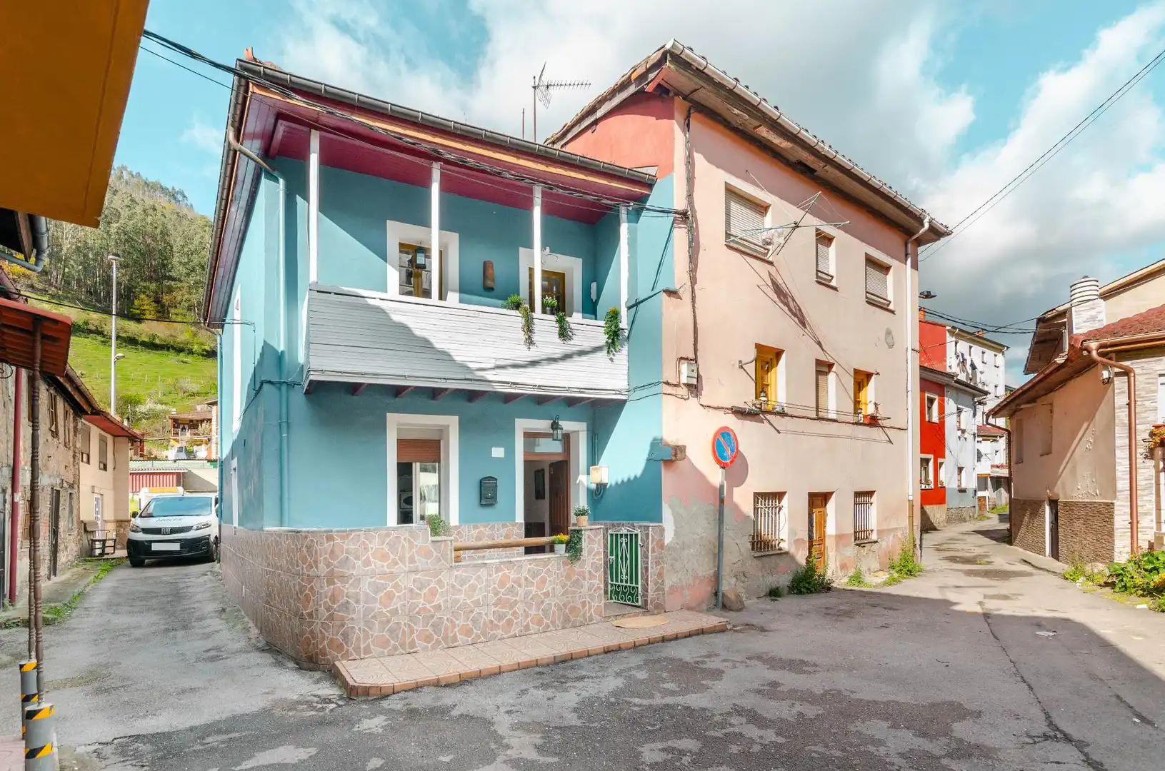 Exterior view of Single-family semi-detached for sale in Mieres (Asturias)  with Terrace, Furnished and Balcony