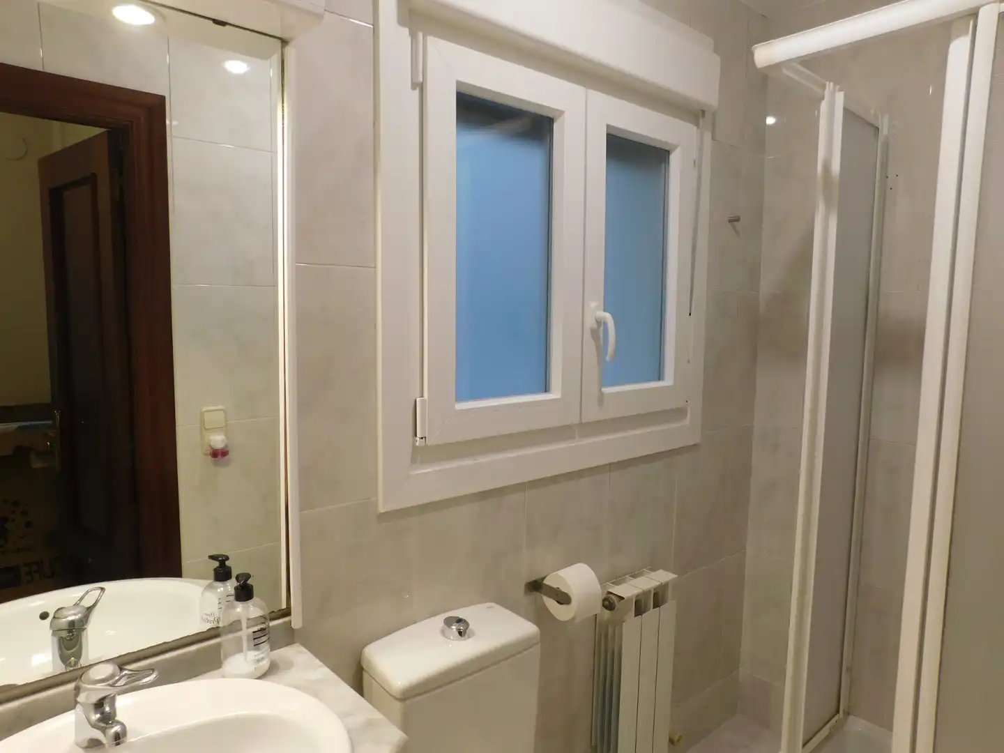 Bathroom of Flat for sale in  Pamplona / Iruña  with Heating, Furnished and Oven
