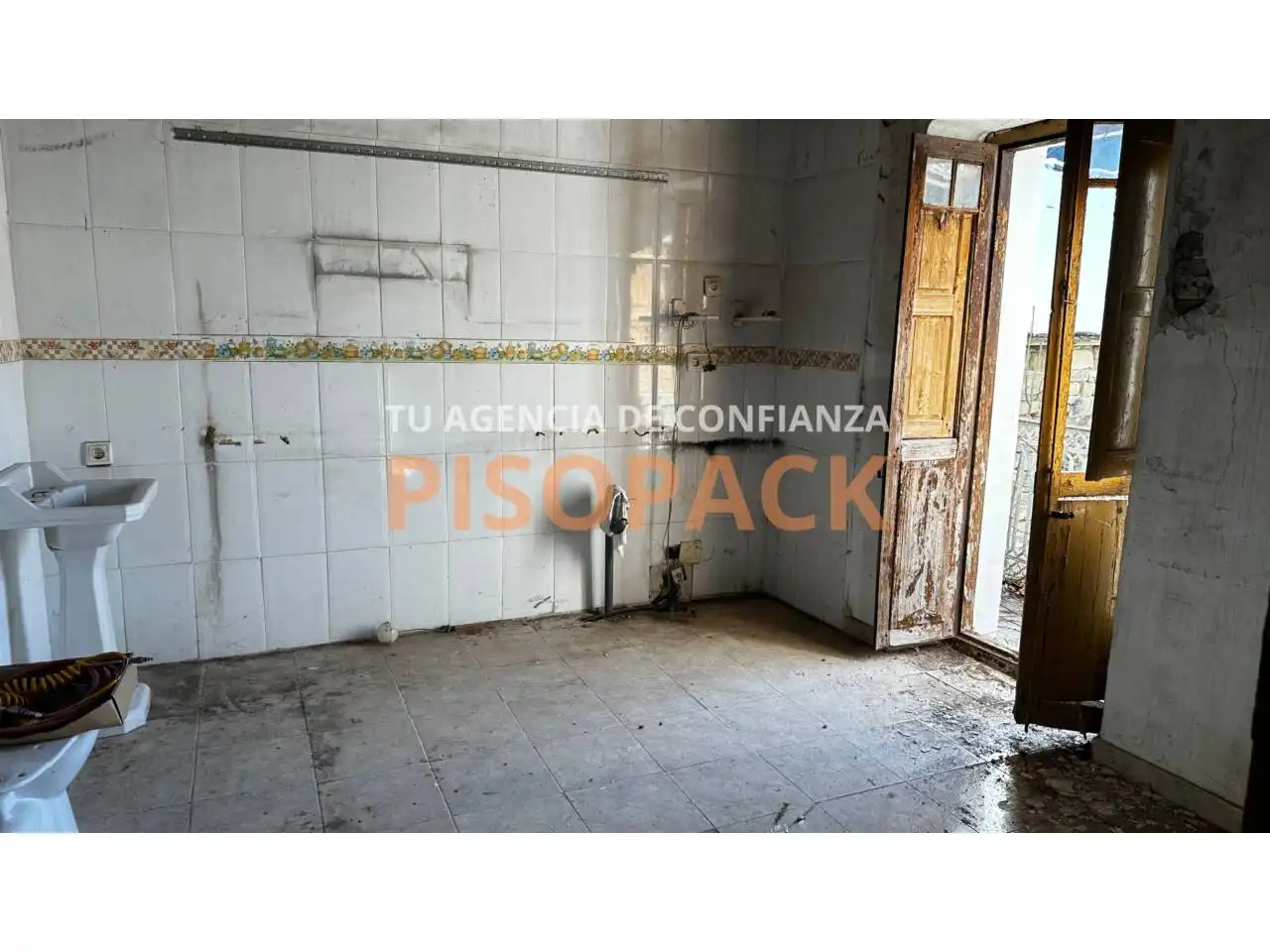 Cuina de Casa o xalet en venda en Esparza de Salazar / Espartza Zaraitzu amb Calefacció, Jardí privat i Parquet
