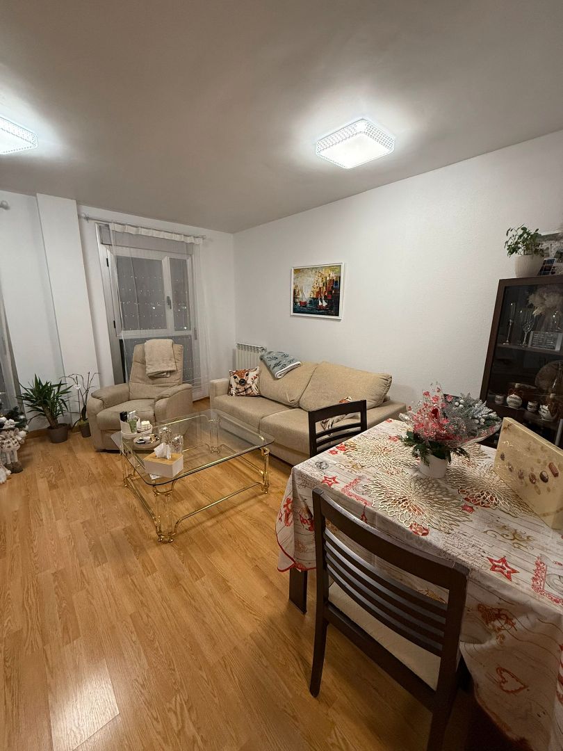 Living room of Flat to rent in Cuarte de Huerva  with Heating, Parquet flooring and Furnished