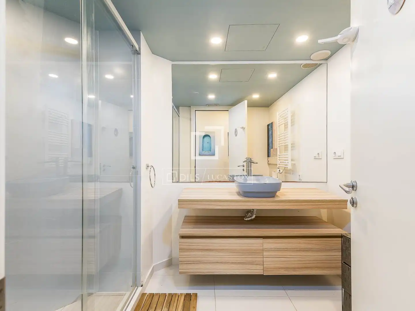 Badezimmer von Wohnung zum Verkauf in Barcelona mit Klimaanlage, Heizung und Privatgarten