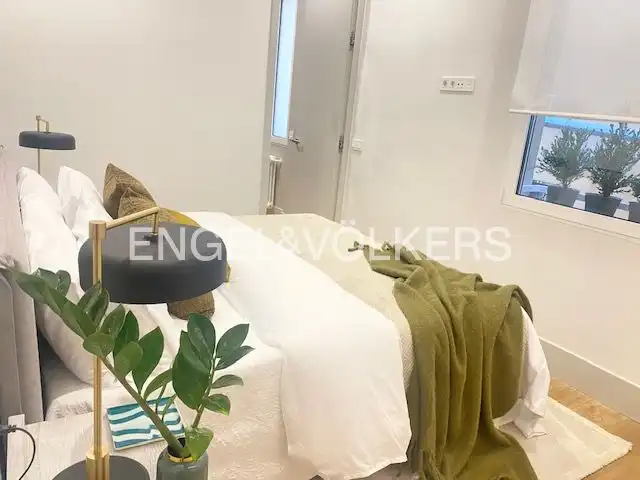 Schlafzimmer von Wohnung zum Verkauf in Madrid mit Klimaanlage, Heizung und Balkon