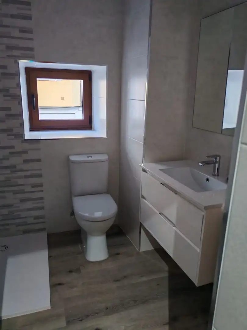 Baño de Piso en venta en Vegadeo con Calefacción, Parquet y Trastero