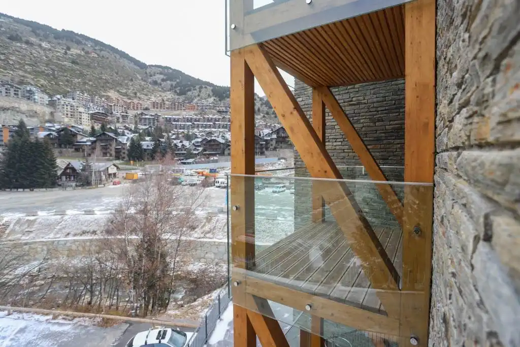 Vista exterior de Pis de lloguer en Canillo amb Parquet, Traster i Balcó