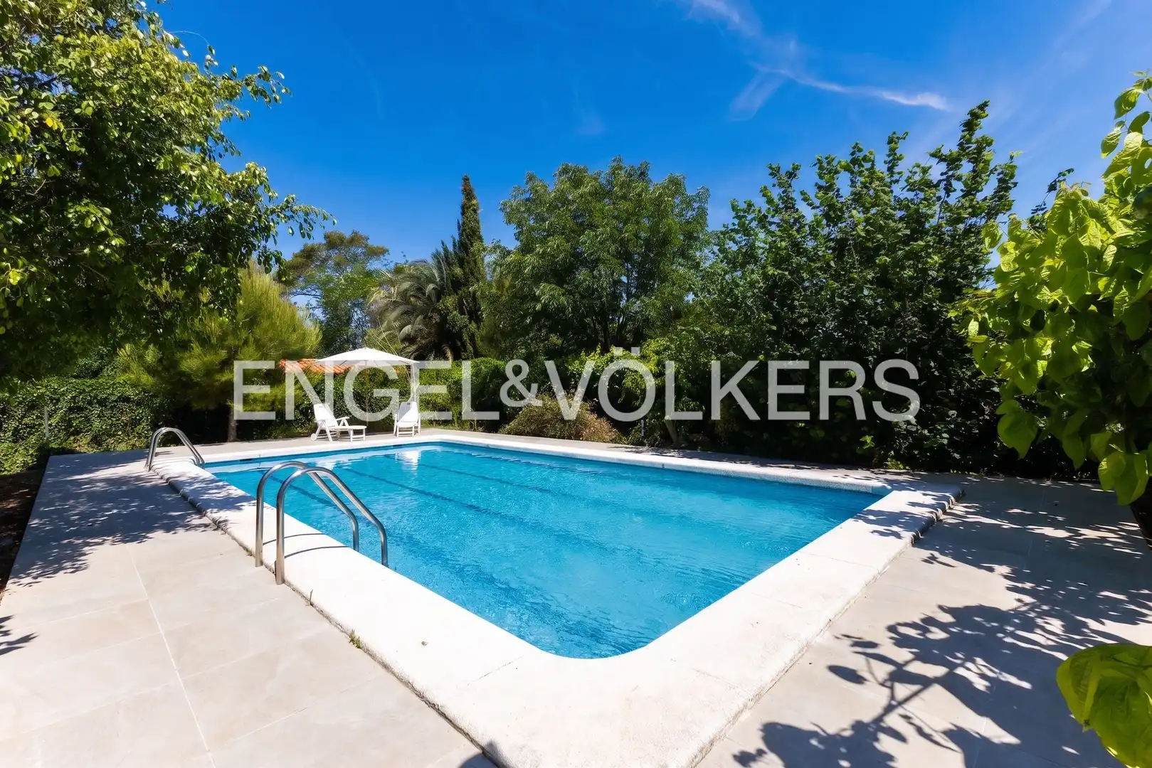 Piscina de Casa o chalet en venta en Castellón de la Plana / Castelló de la Plana con Aire acondicionado, Calefacción y Jardín privado