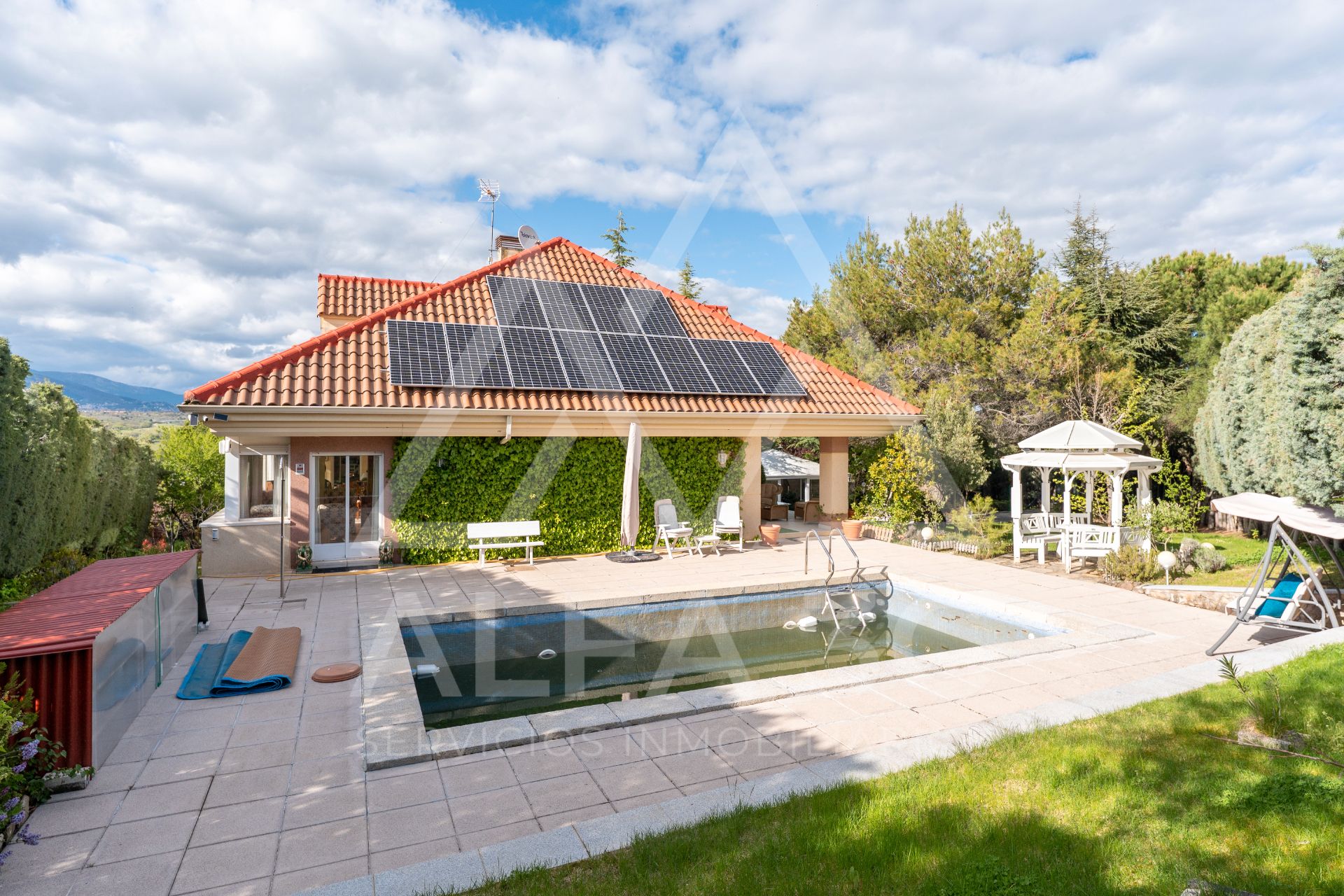 Piscina de Casa o xalet en venda en Soto del Real amb Aire condicionat, Terrassa i Traster