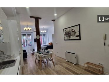 Appartamento con balcone in affitto a Centro