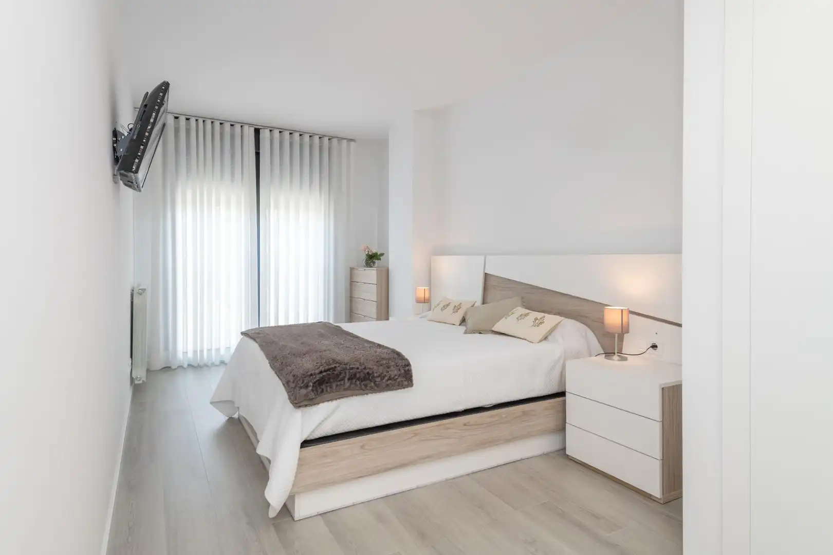 Dormitori de Apartament de lloguer en Girona amb Parquet i Piscina comunitària