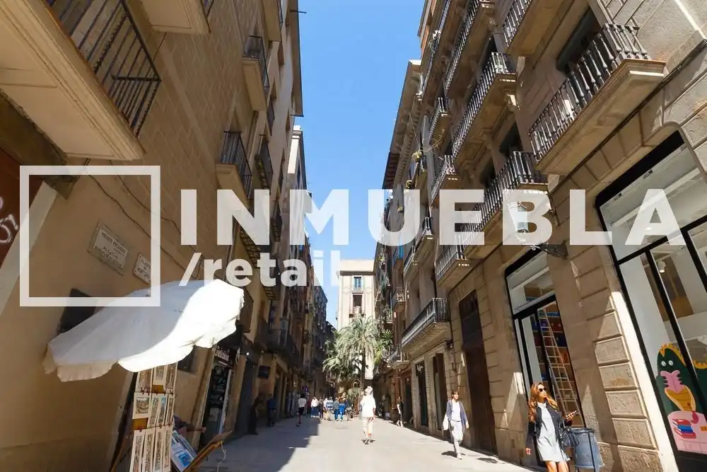 Exterior view of Commercial properties for rent in Barcelona  with Air Conditioner and Alarm
