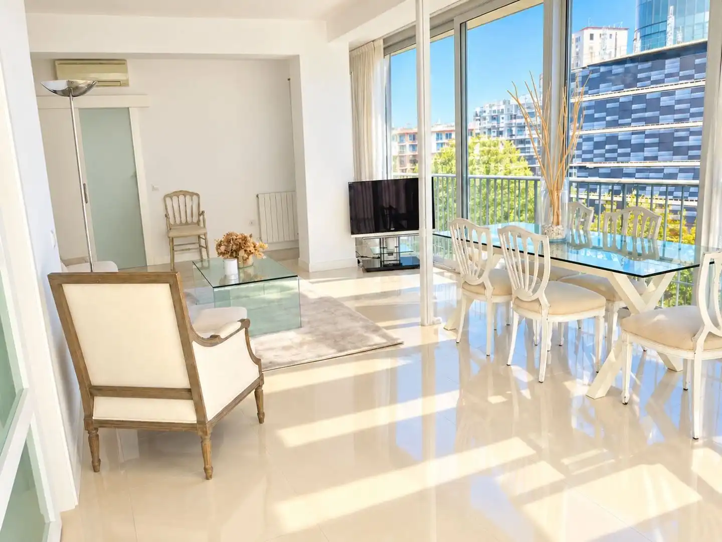 Sala de estar de Piso en venta en  Madrid Capital con Aire acondicionado y Balcón