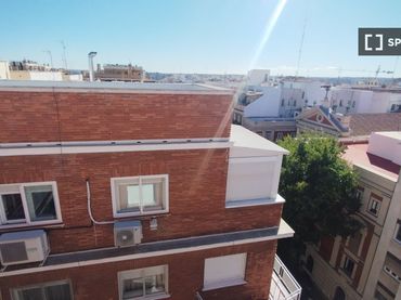 Appartamento con balcone in affitto a Arganzuela