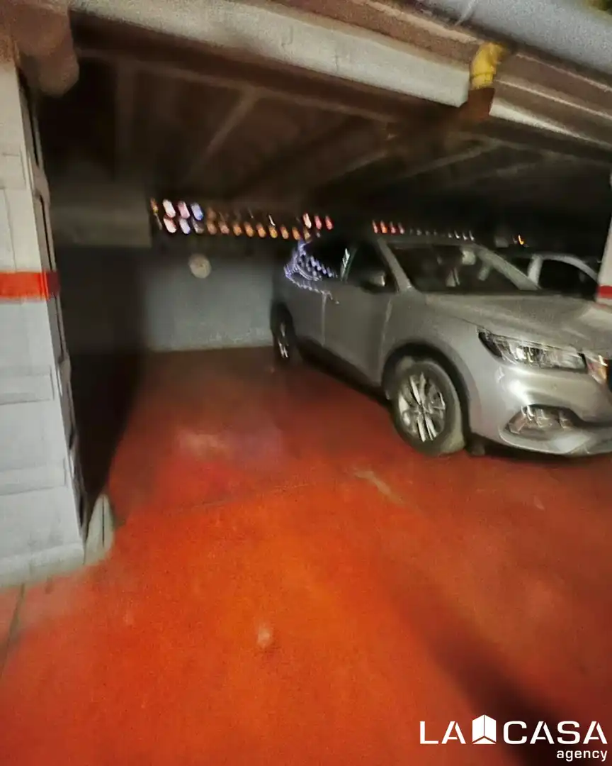 Parking de Piso en venta en Sevilla con Balcón