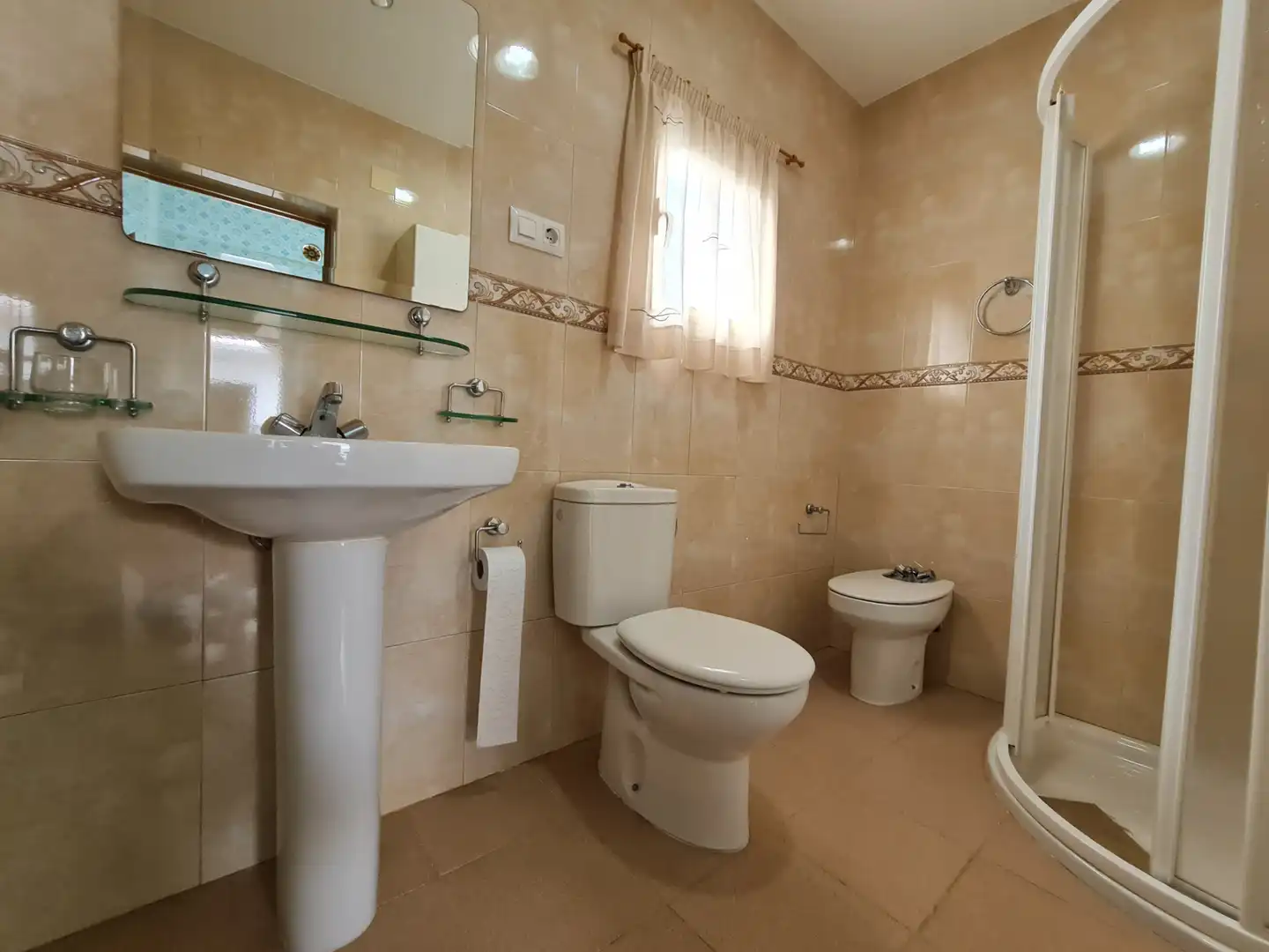Bathroom of Houses for sale in Camas  with Air Conditioner, Terrace and Storage room
