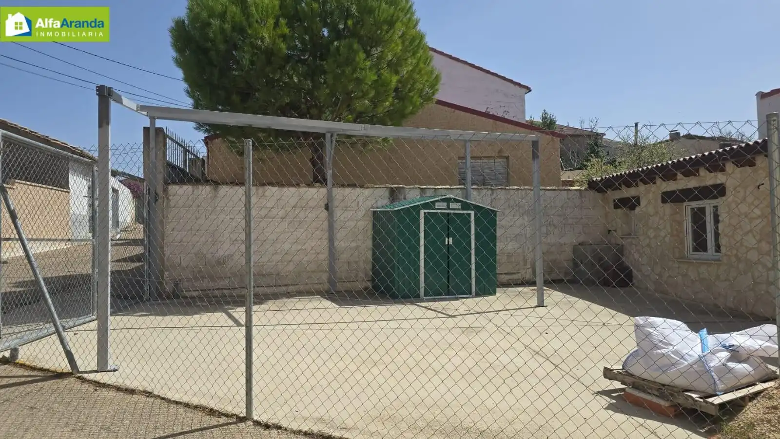 Parking of Houses for sale in Pedrosa de Duero
