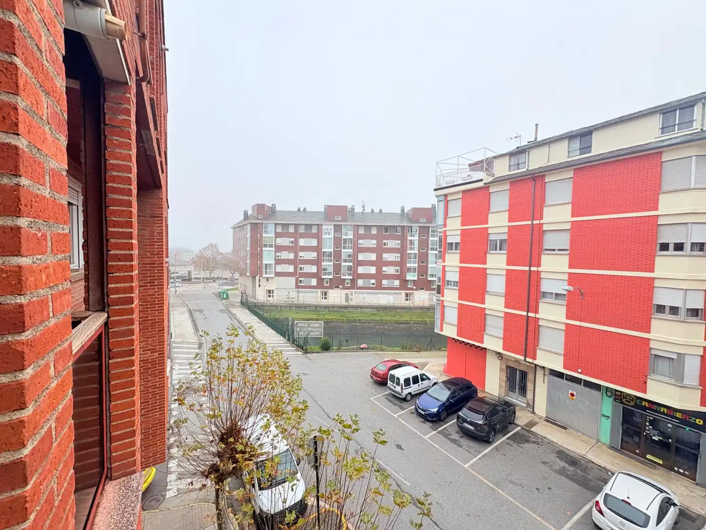 Vista exterior de Pis en venda en Ponferrada amb Calefacció, Moblat i Balcó