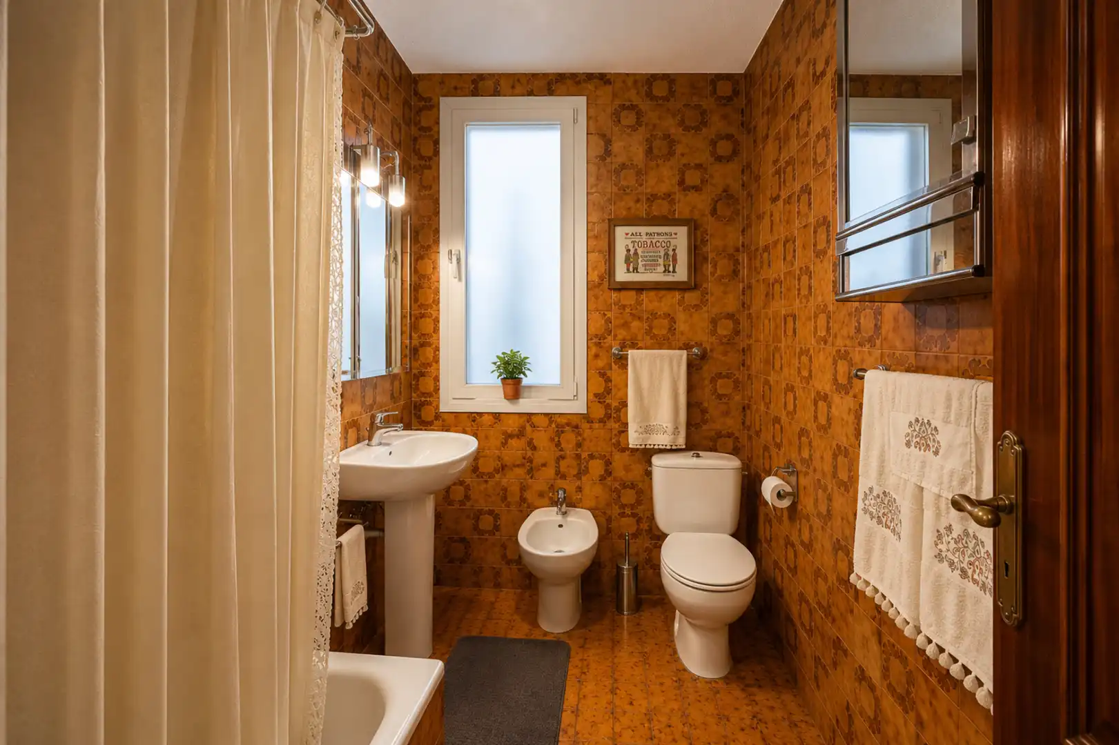 Badezimmer von Wohnung zum Verkauf in Madrid mit Klimaanlage und Heizung