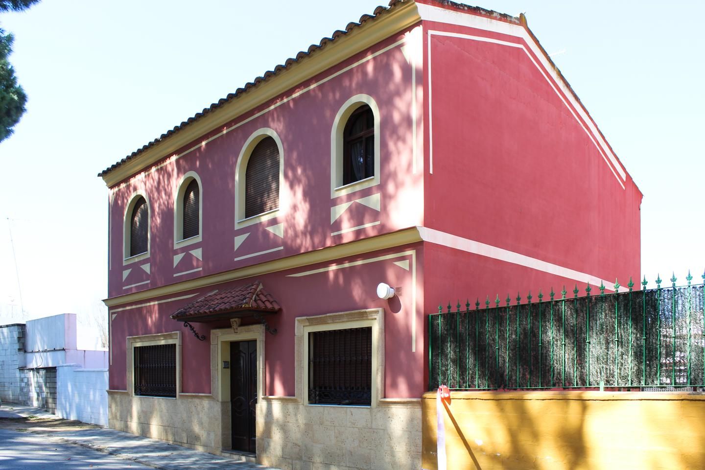 Vista exterior de Casa o xalet en venda en Alcalá de Guadaira amb Jardí privat