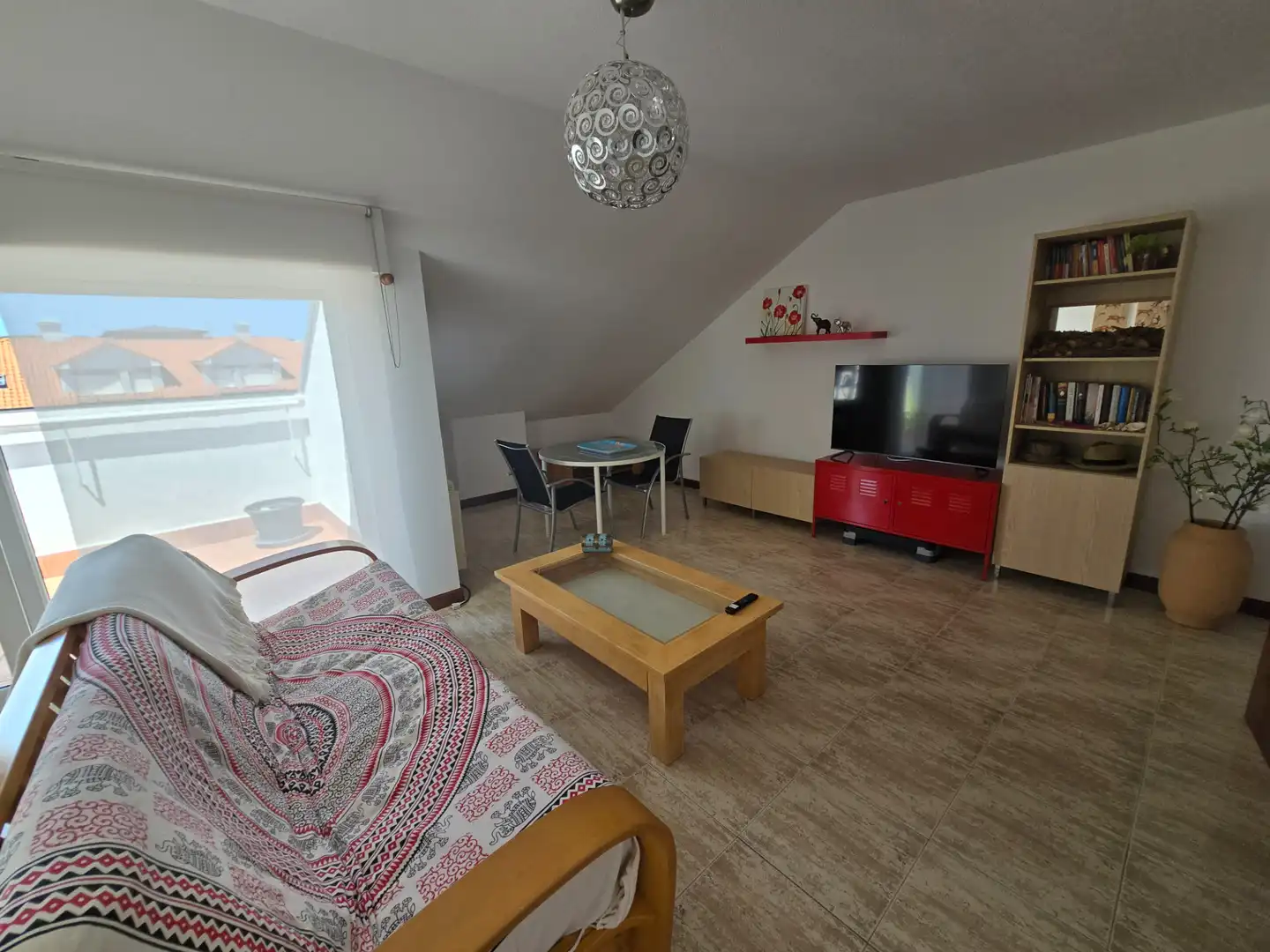 Sala d'estar de Àtic en venda en Bareyo amb Calefacció, Terrassa i Moblat