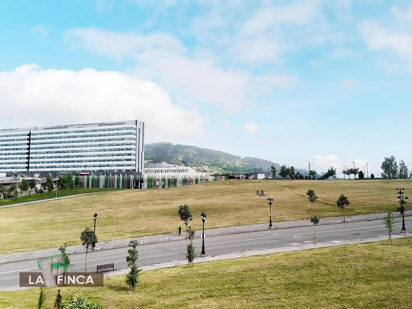 Vista exterior de Pis en venda en Oviedo  amb Calefacció i Moblat
