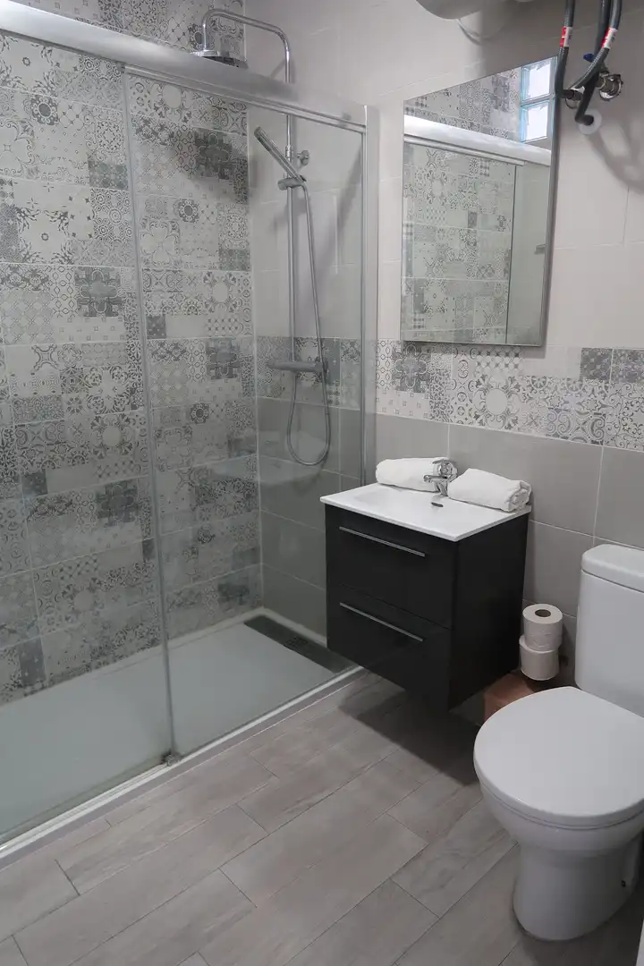 Bany de Apartament de lloguer en Almuñécar amb Aire condicionat, Calefacció i Terrassa