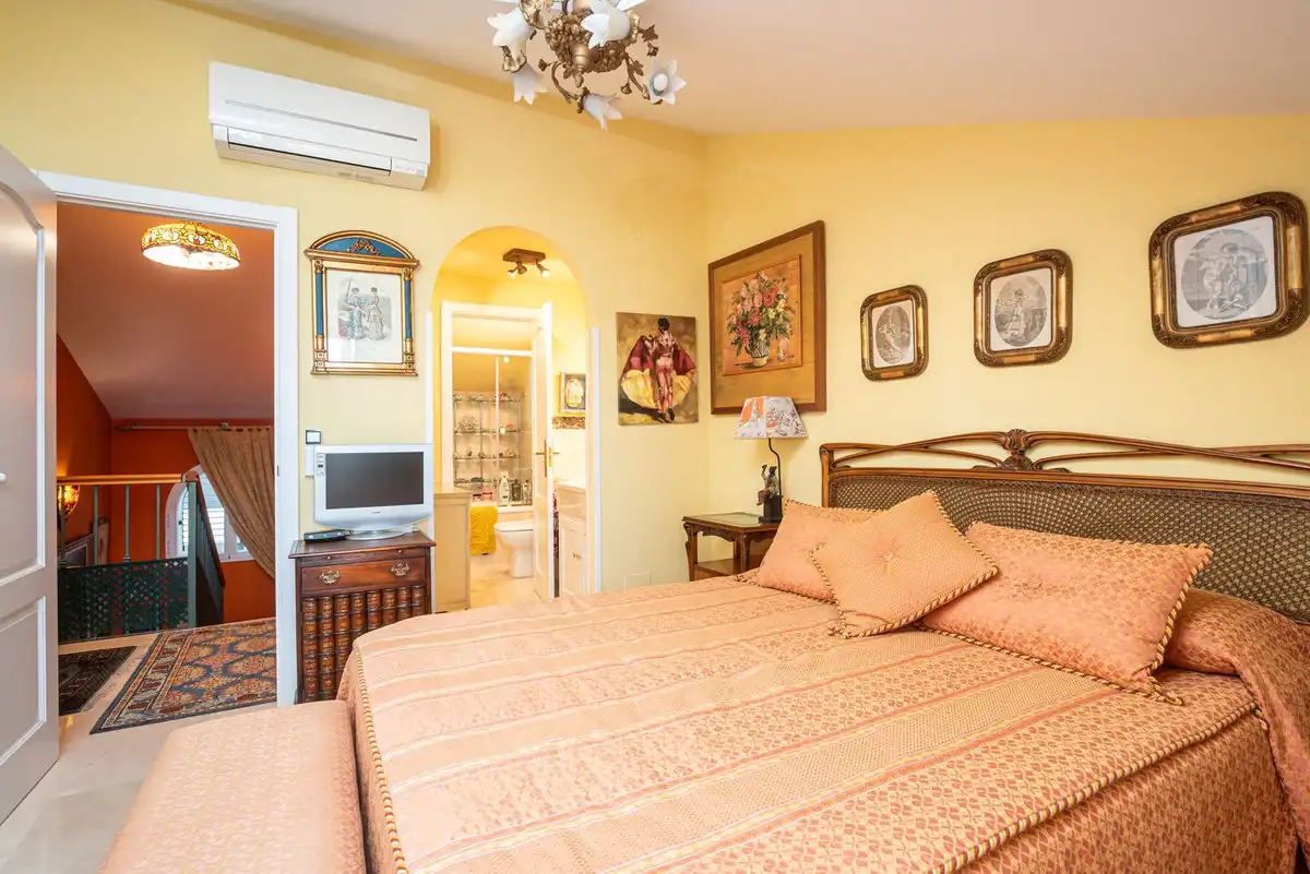 Dormitori de Àtic en venda en Marbella amb Aire condicionat, Terrassa i Moblat