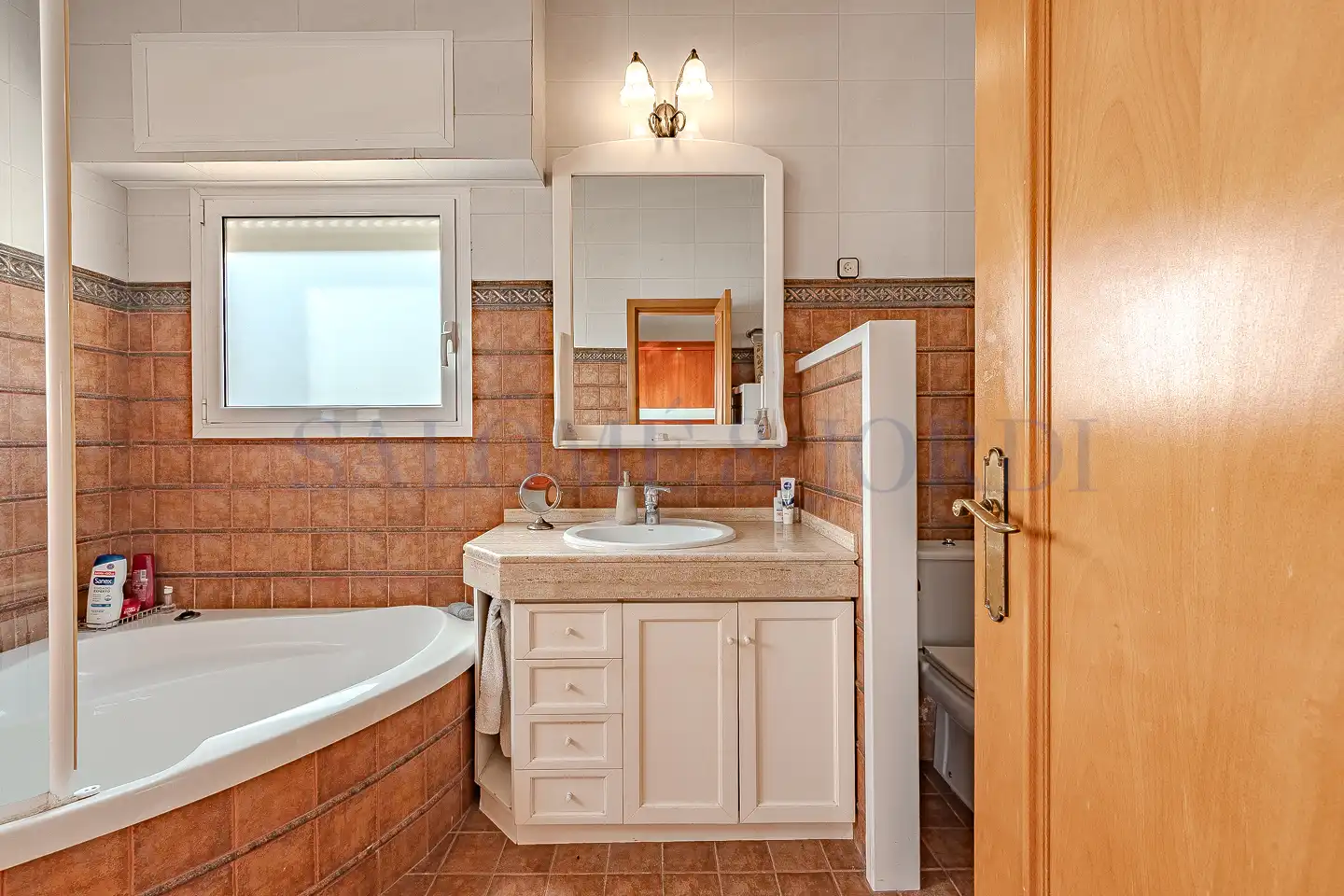 Badezimmer von Einfamilien-Reihenhaus zum Verkauf in Sant Andreu de Llavaneres mit Heizung, Privatgarten und Parkett