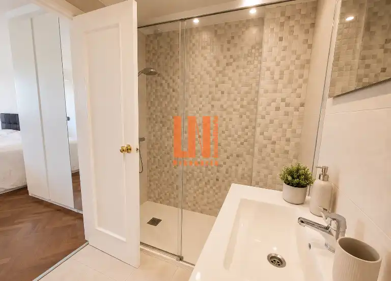 Baño de Piso en venta en Madrid con Calefacción, Terraza y Piscina comunitaria