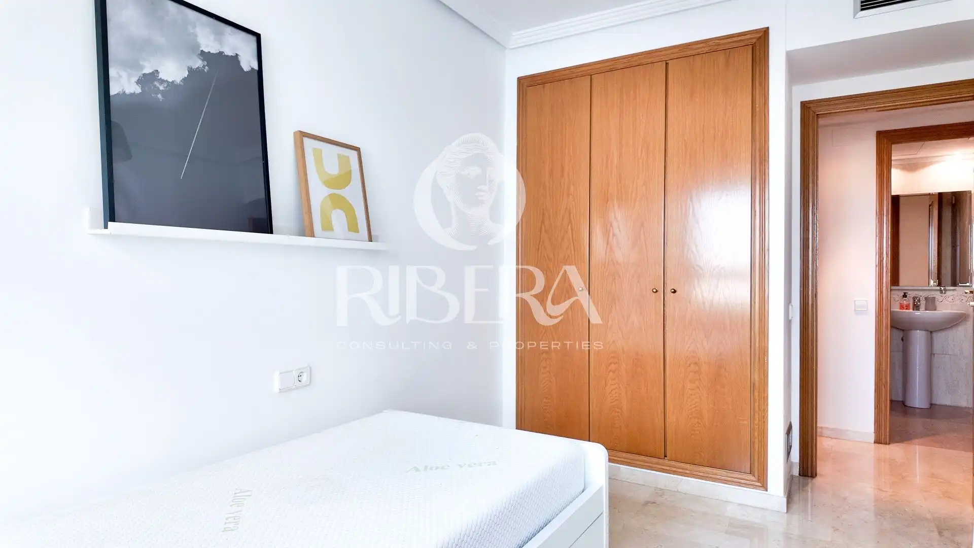 Schlafzimmer von Wohnung zur Miete in Valencia mit Klimaanlage, Heizung und Terrasse