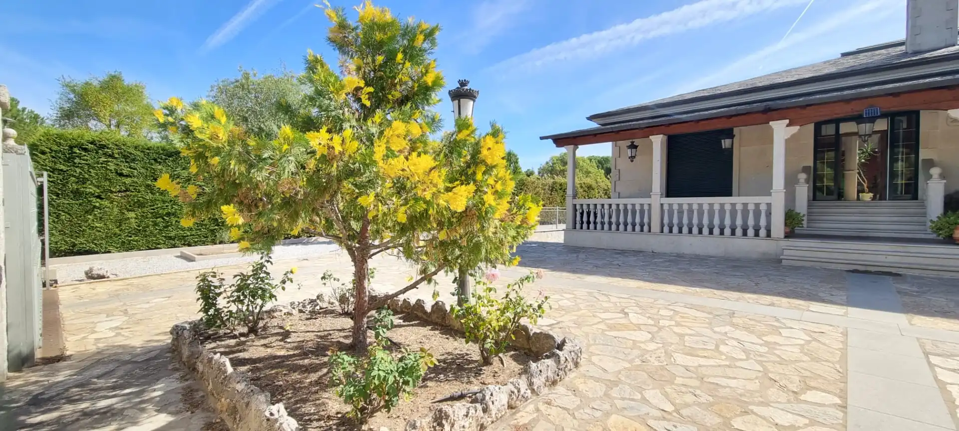 Vista exterior de Casa o xalet en venda en Moralzarzal amb Aire condicionat, Calefacció i Jardí privat