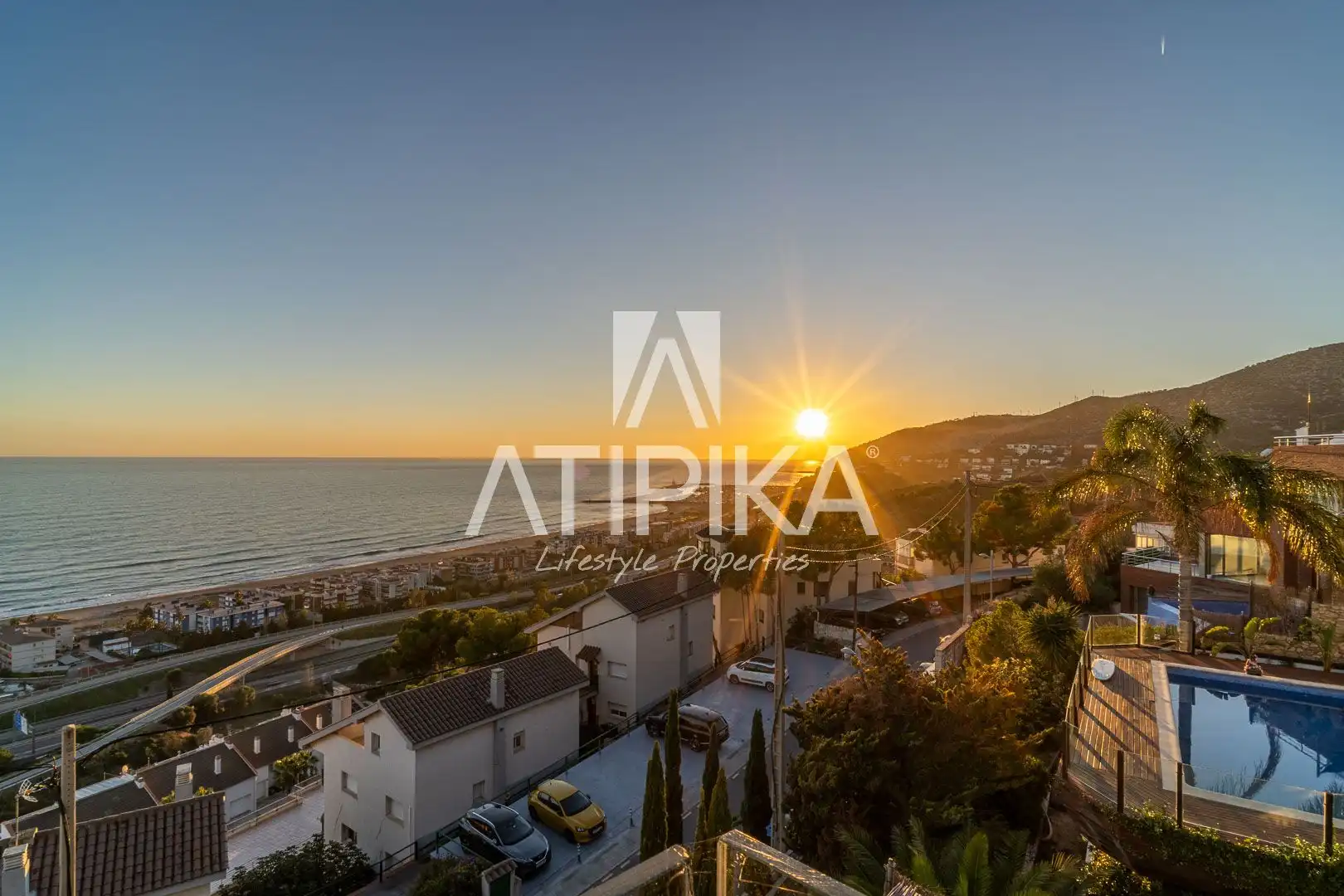 Vista exterior de Casa o xalet en venda en Sitges amb Aire condicionat, Terrassa i Traster