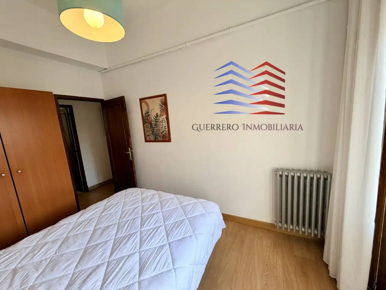 Dormitori de Apartament de lloguer en O Carballiño   amb Calefacció, Parquet i Moblat
