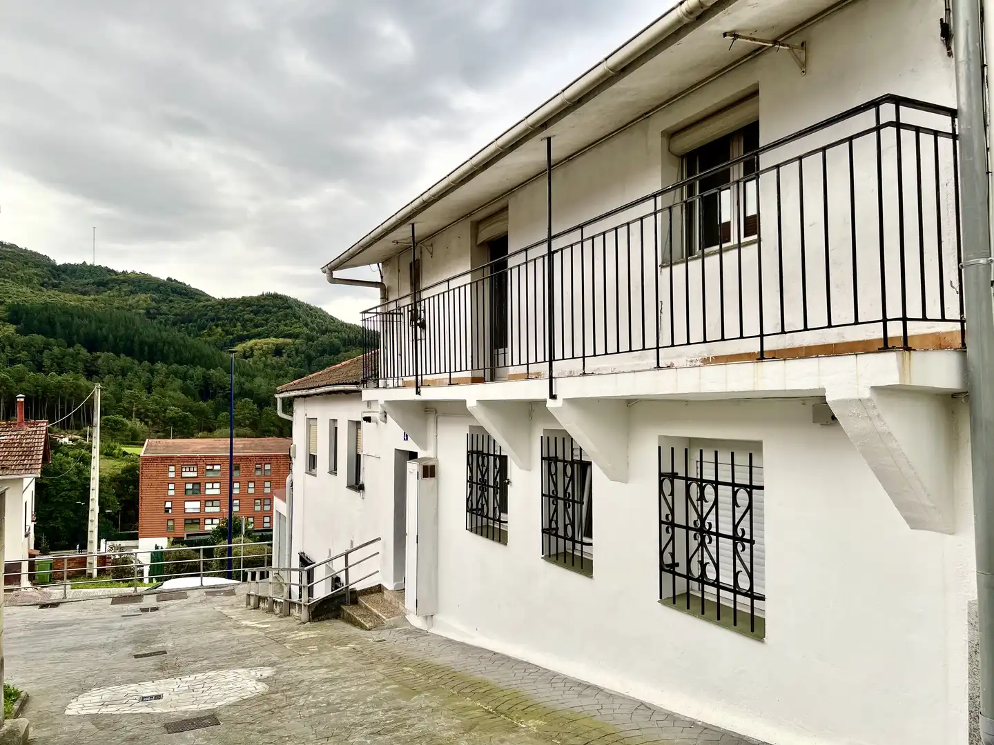 Vista exterior de Pis en venda en Etxebarri amb Balcó